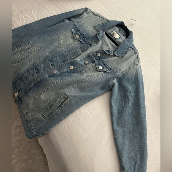 Jean jacket - Picture 1 of 7
